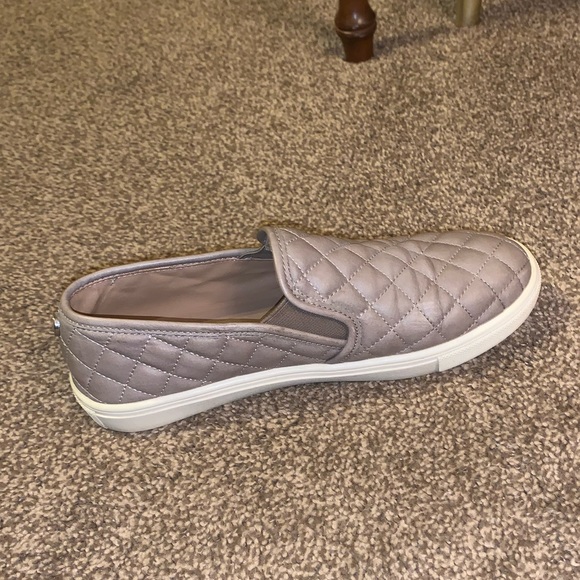 Steve Madden Ecentrcq Taupe Slip on Sneaker - Picture 4 of 8